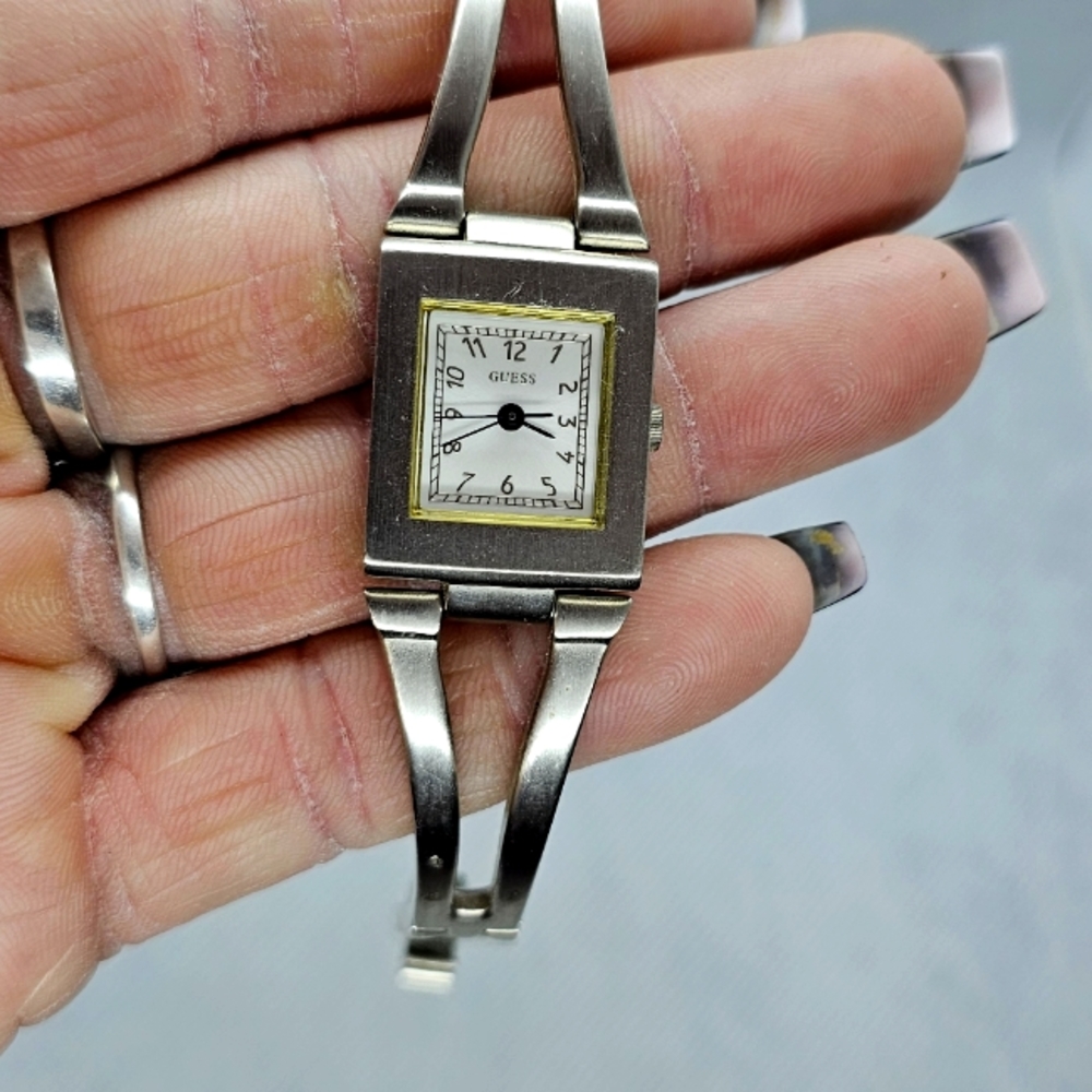 Authentic Guess Ladies watch. Silver Strap vintage